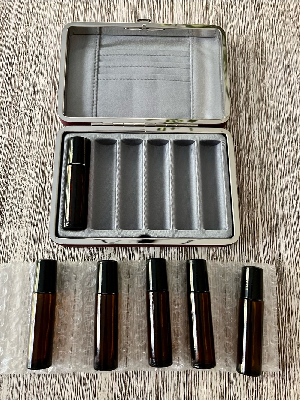 New doTERRA Travel Essential Oil Case with 6 Amber Glass Bottles